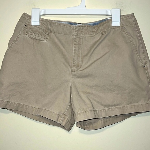 Women’s Tommy Hilfiger neutral classic khaki pocket shorts size 6 - Picture 1 of 5